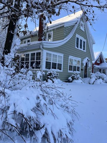 208 Oakland AVENUE, Waukesha, WI 53186