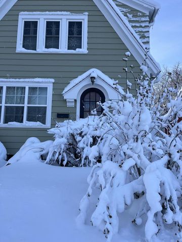 208 Oakland AVENUE, Waukesha, WI 53186
