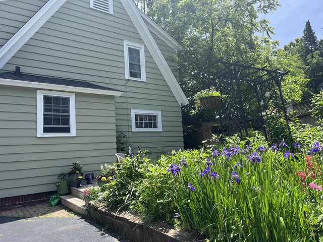 208 Oakland AVENUE, Waukesha, WI 53186