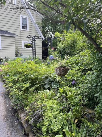 208 Oakland AVENUE, Waukesha, WI 53186