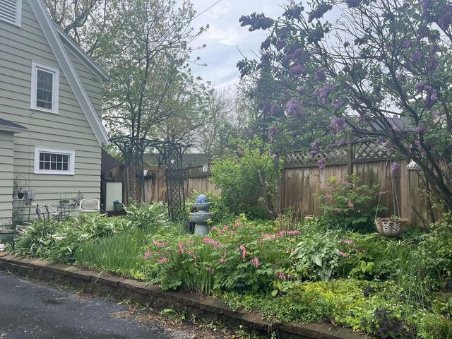 208 Oakland AVENUE, Waukesha, WI 53186