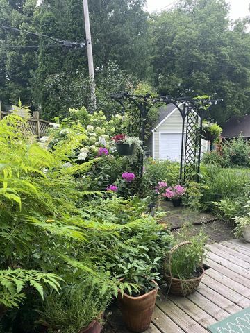 208 Oakland AVENUE, Waukesha, WI 53186