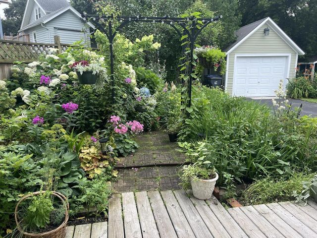208 Oakland AVENUE, Waukesha, WI 53186