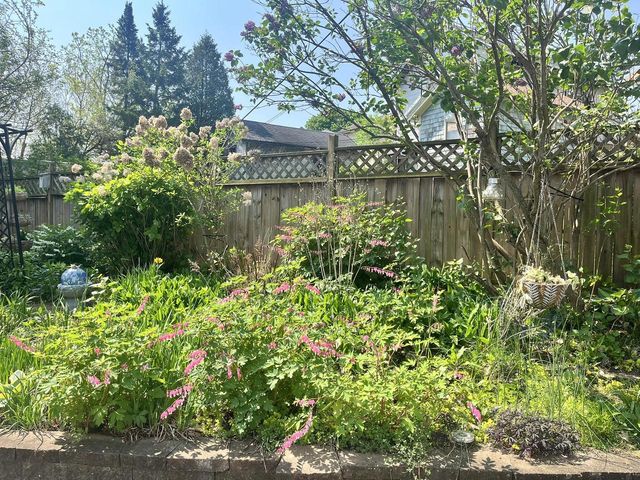 208 Oakland AVENUE, Waukesha, WI 53186