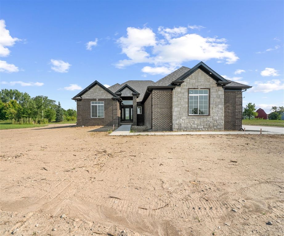 8513 Cobblestone Drive, Newport, MI 48166