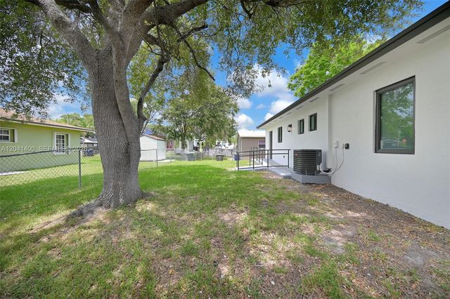 6039 SW 63rd Terrace, South Miami, FL 33143
