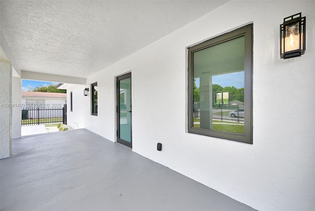 6039 SW 63rd Terrace, South Miami, FL 33143