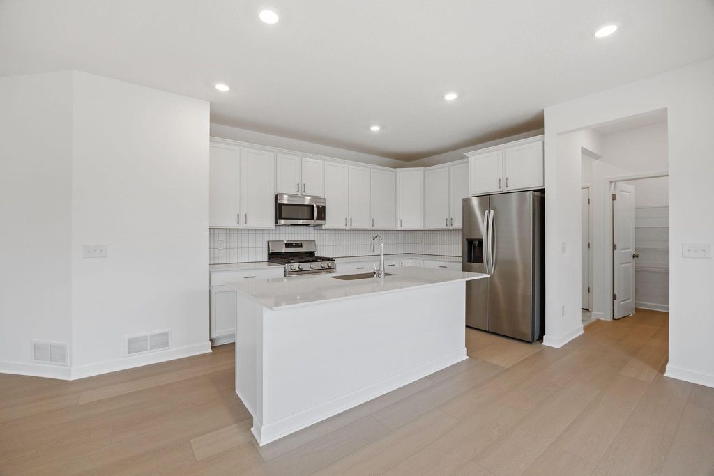 5129 Windlass Drive, Woodbury, MN 55129