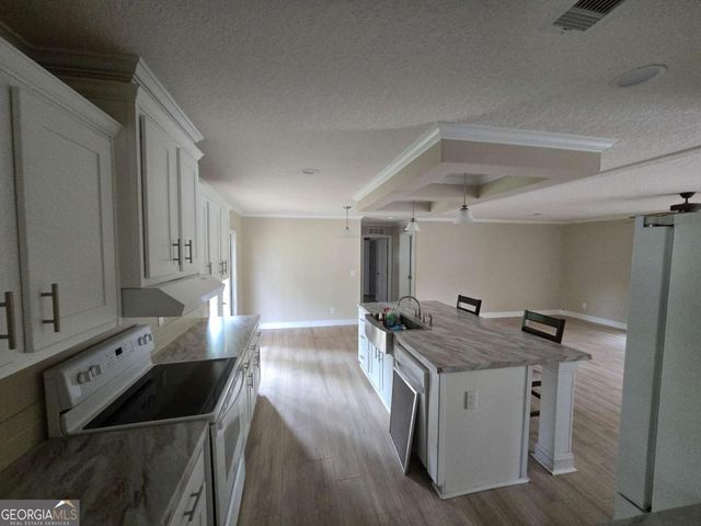 688 Linden Bluff Drive, Jesup, GA 31545