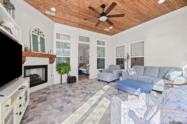 13575 Sawmill Dr, Baton Rouge, LA 70818