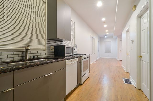 3048 N CLYBOURN Avenue 1B, Chicago, IL 60618