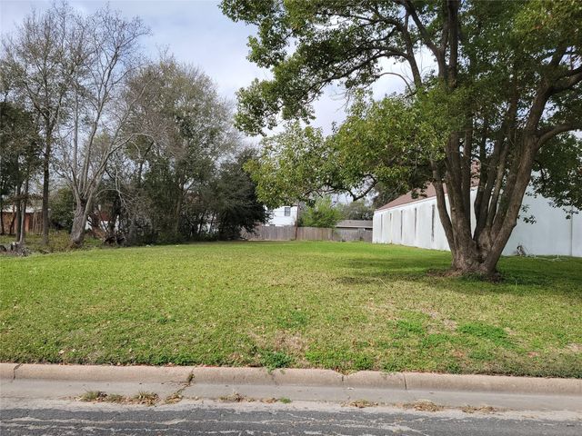 410 8th Avenue North, Texas City, TX 77590