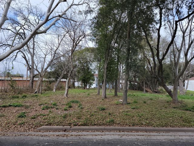 410 8th Avenue North, Texas City, TX 77590