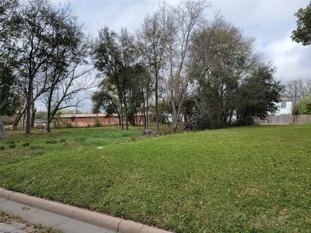 410 8th Avenue North, Texas City, TX 77590