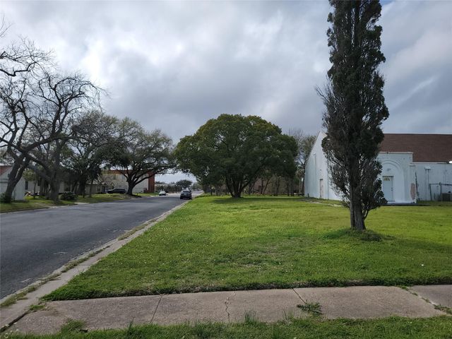 410 8th Avenue North, Texas City, TX 77590