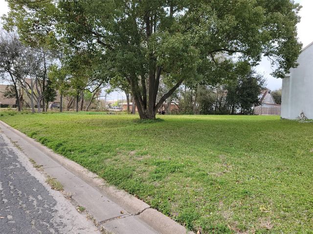 410 8th Avenue North, Texas City, TX 77590