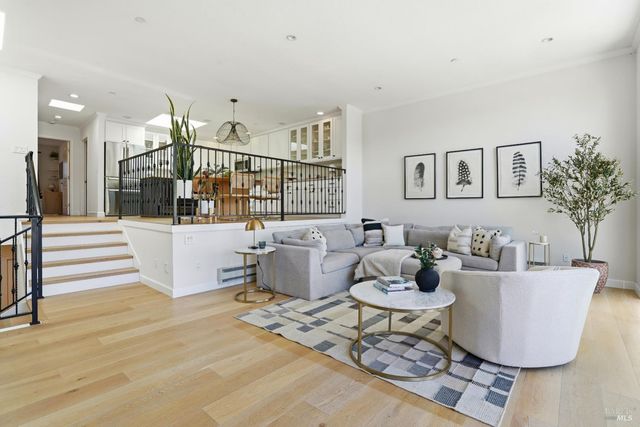 123 Knollwood Dr, San Rafael, CA 94901