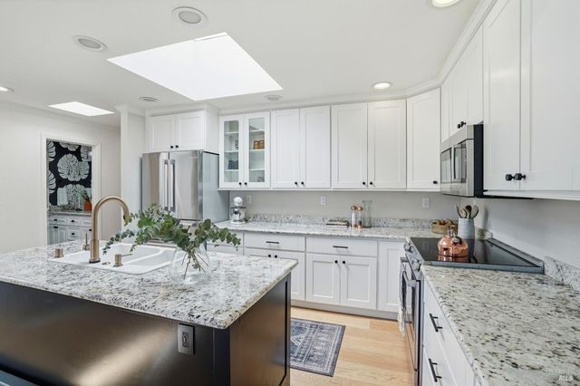 123 Knollwood Dr, San Rafael, CA 94901