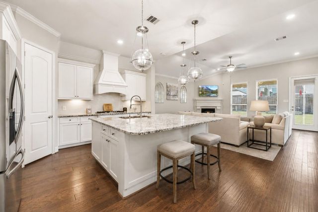 10911 Sunnydale Ridge Lane, Cypress, TX 77433