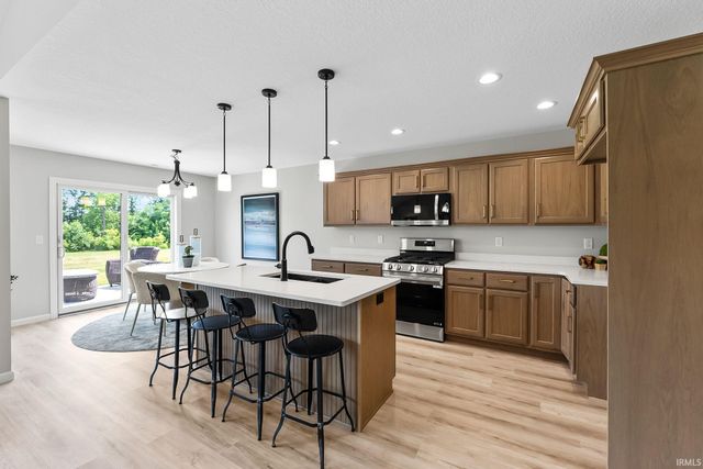 884 Lagonda Trail, Fort Wayne, IN 46818