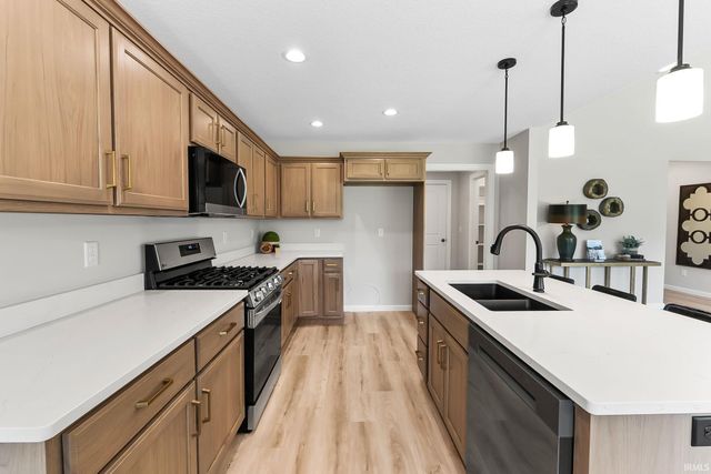 884 Lagonda Trail, Fort Wayne, IN 46818