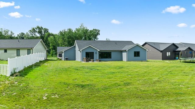 884 Lagonda Trail, Fort Wayne, IN 46818