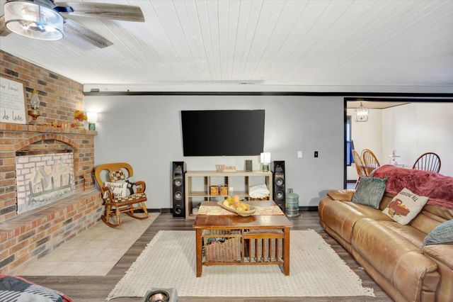 1216 Charlene Drive, Bolivar, MO 65613