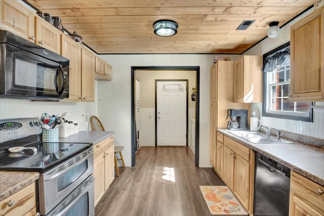 1216 Charlene Drive, Bolivar, MO 65613