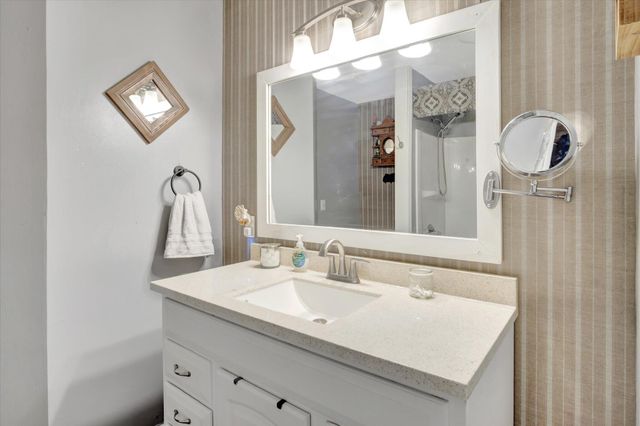 1216 Charlene Drive, Bolivar, MO 65613