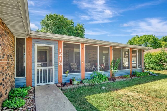 1216 Charlene Drive, Bolivar, MO 65613