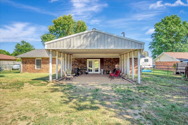 1216 Charlene Drive, Bolivar, MO 65613