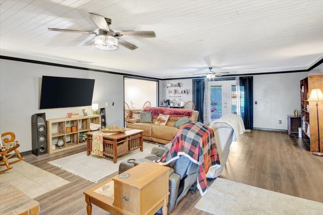 1216 Charlene Drive, Bolivar, MO 65613