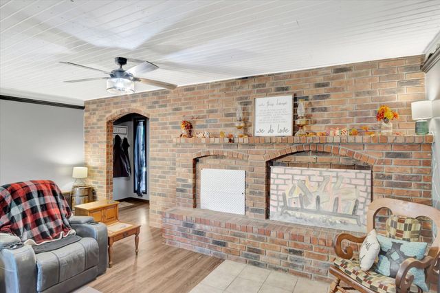 1216 Charlene Drive, Bolivar, MO 65613