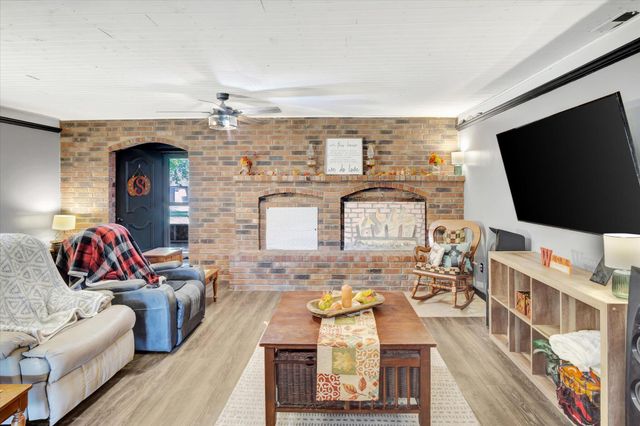 1216 Charlene Drive, Bolivar, MO 65613