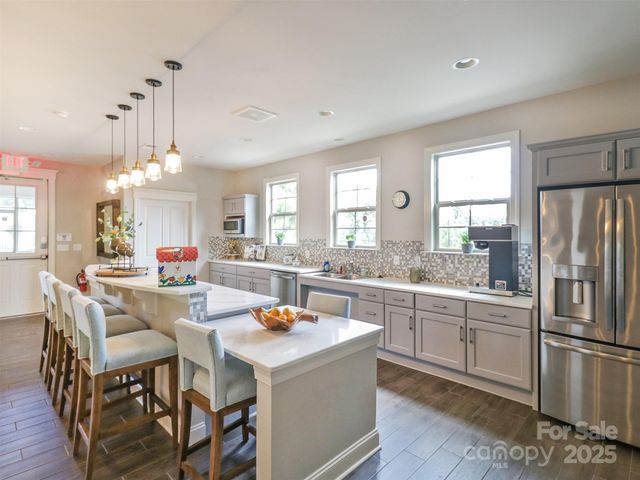 2206 Lincolnshire Lane, Waxhaw, NC 28173