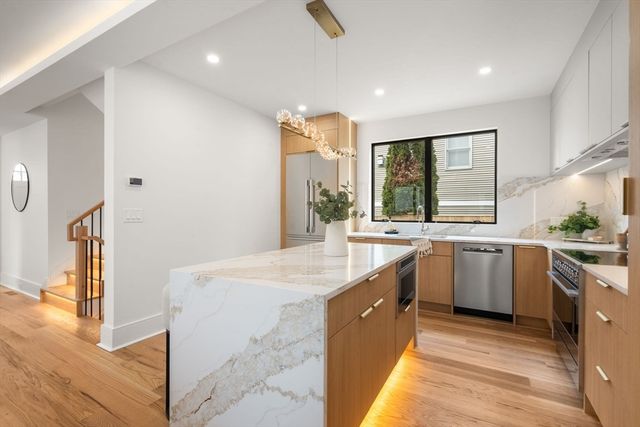 28 Keefe Avenue 28, Newton, MA 02464