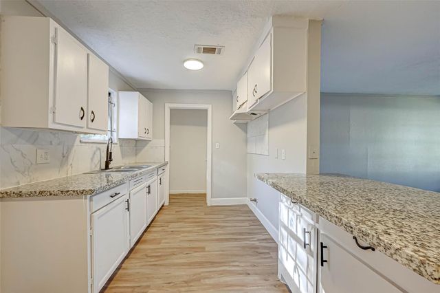 5102 Lyndhurst Drive, Houston, TX 77033