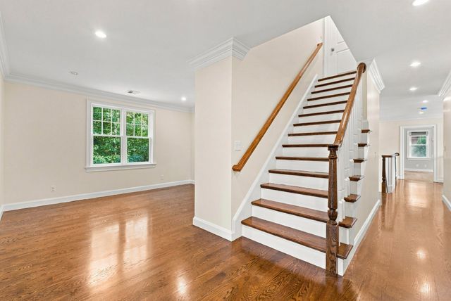 31 Kesseler Way, Newton, MA 02467