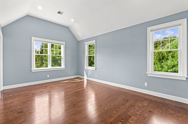 31 Kesseler Way, Newton, MA 02467