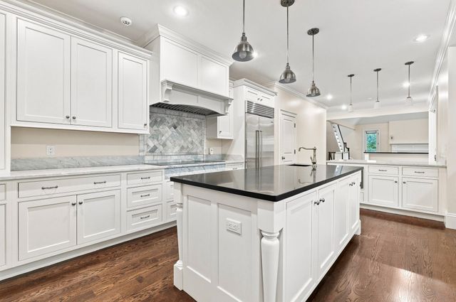 31 Kesseler Way, Newton, MA 02467