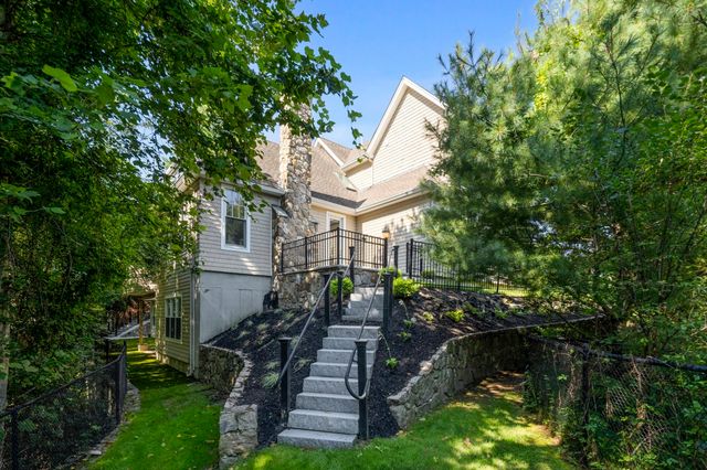 31 Kesseler Way, Newton, MA 02467