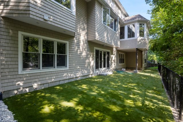 31 Kesseler Way, Newton, MA 02467