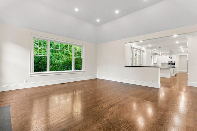 31 Kesseler Way, Newton, MA 02467