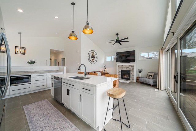 N8805 LAKESHORE DRIVE, Van Dyne, WI 54979
