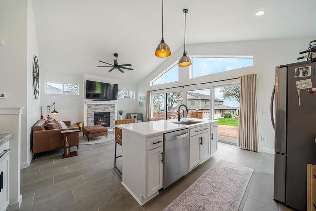 N8805 LAKESHORE DRIVE, Van Dyne, WI 54979