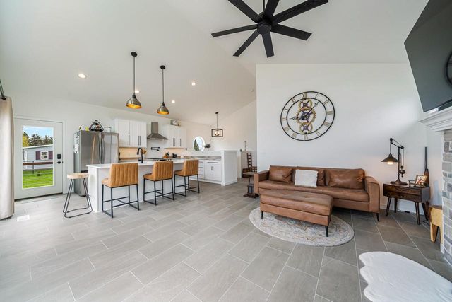 N8805 LAKESHORE DRIVE, Van Dyne, WI 54979