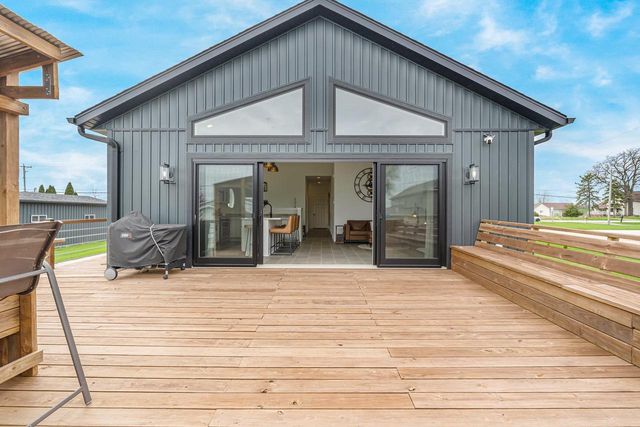 N8805 LAKESHORE DRIVE, Van Dyne, WI 54979