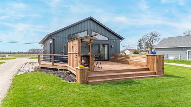 N8805 LAKESHORE DRIVE, Van Dyne, WI 54979