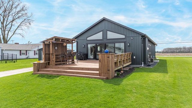 N8805 LAKESHORE DRIVE, Van Dyne, WI 54979
