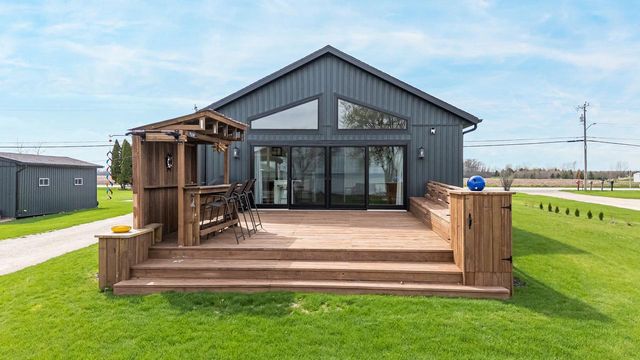 N8805 LAKESHORE DRIVE, Van Dyne, WI 54979